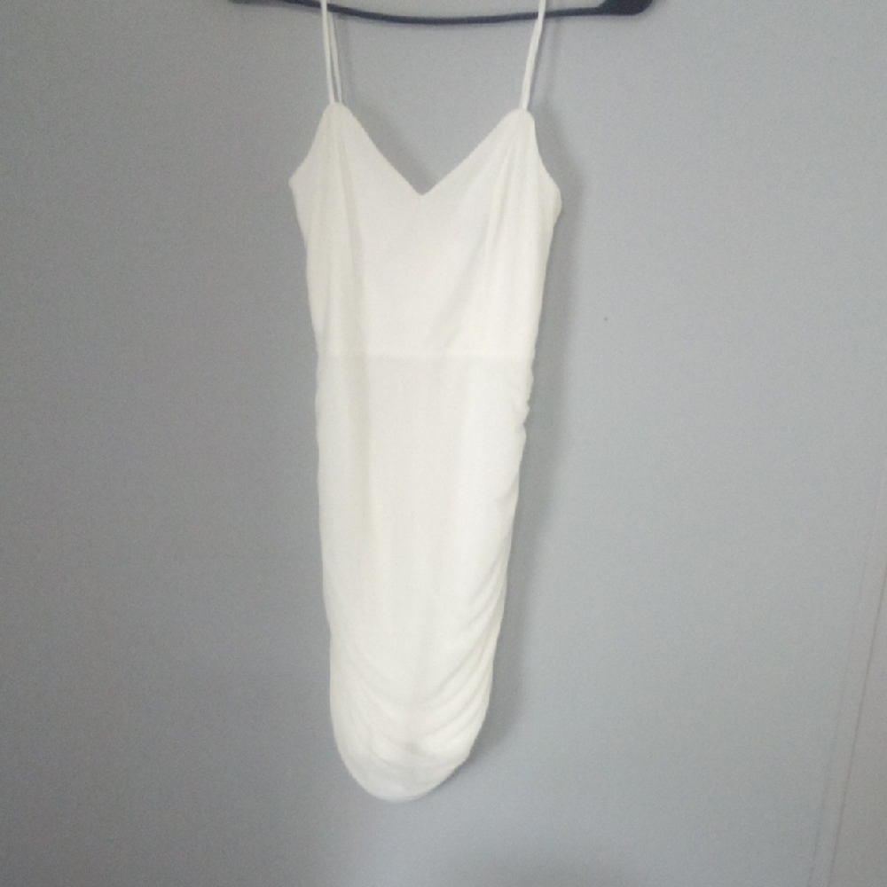 Elegant White Sleeveless Dress